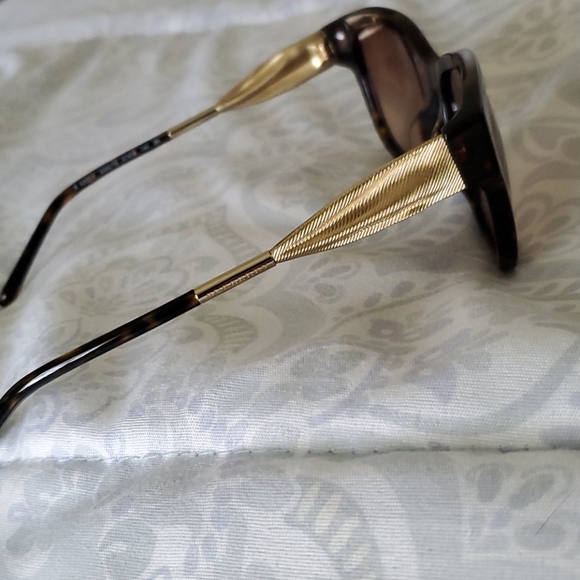 Burberry sunglasses - Picture 4 of 4